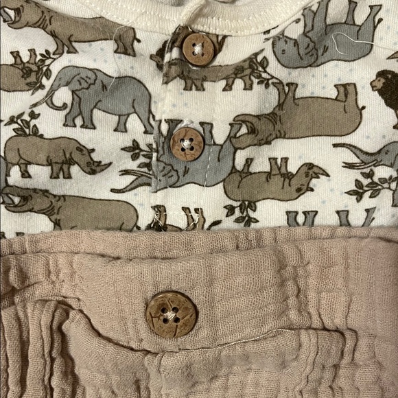 Rabbit + Bear Safari Print Onesie and Beige Shorts Set - Picture 3 of 6